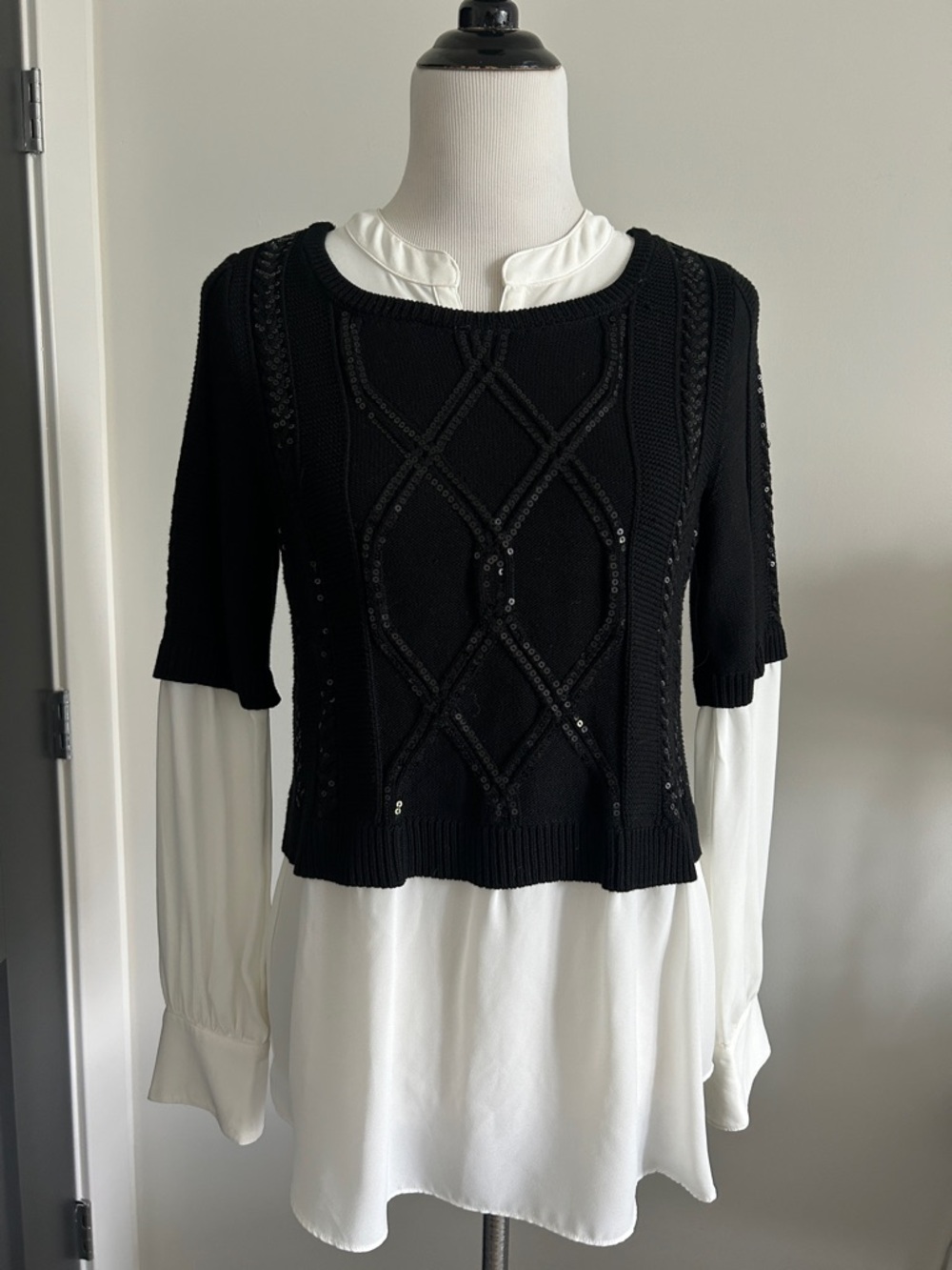 Elegant White House black market M sequins embellished sweater blouse